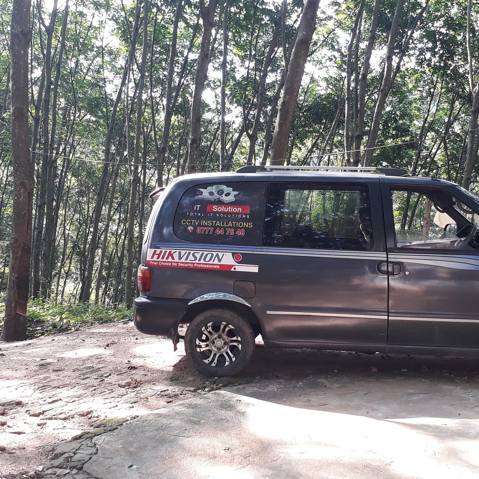 iT Solution service vehicle